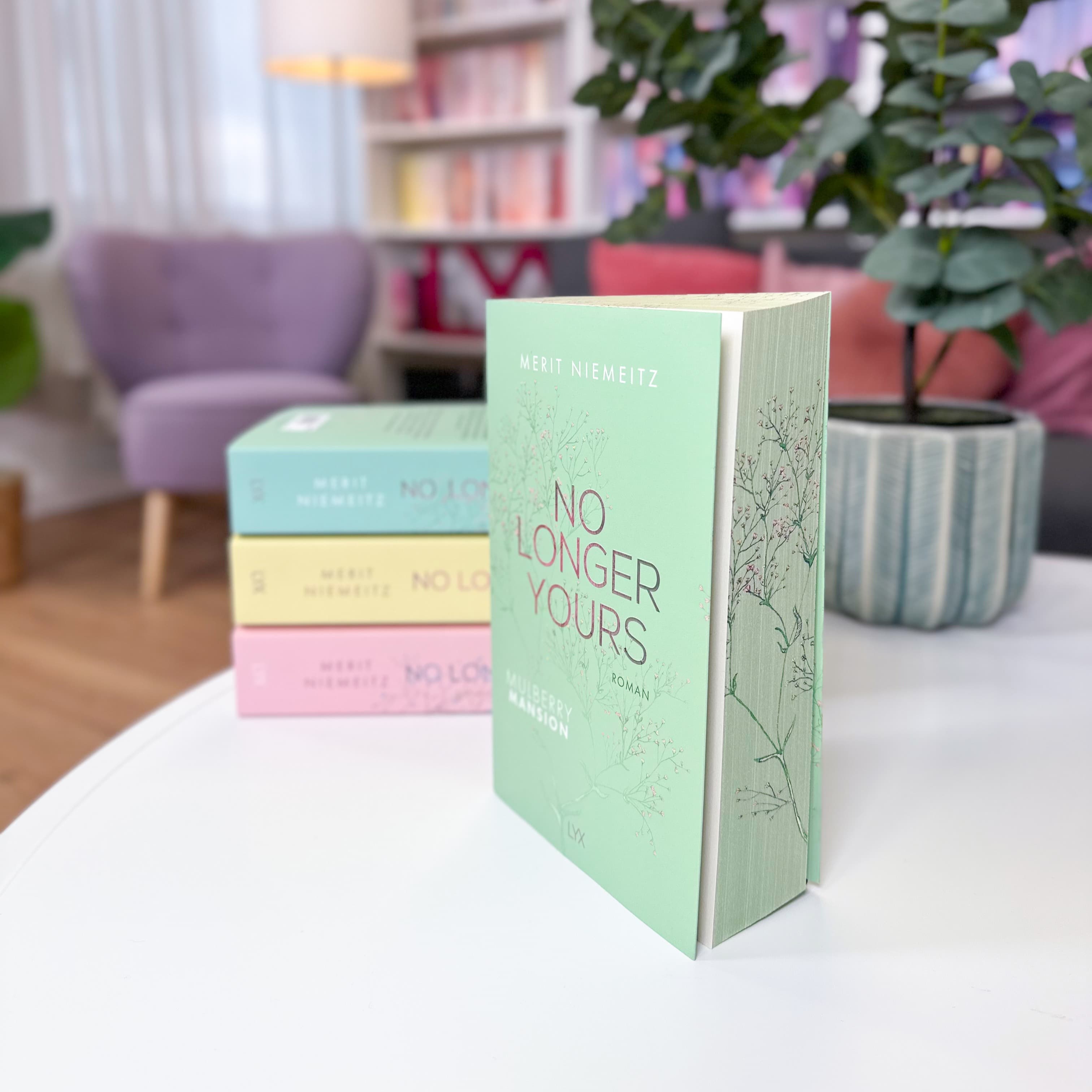 No Longer Yours - Mulberry Mansion (Farbschnitt Ausgabe)