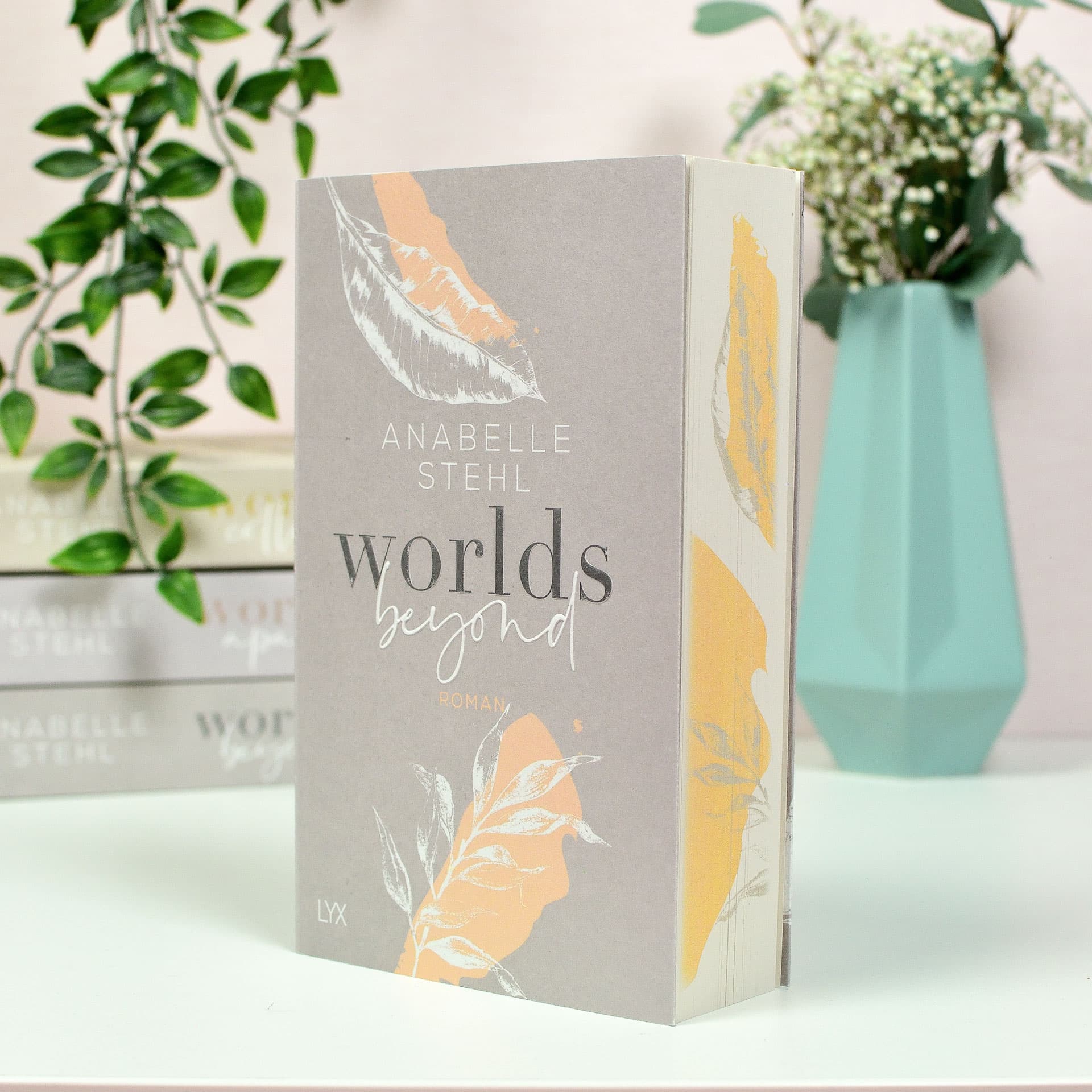 Worlds Beyond (Farbschnitt Ausgabe)