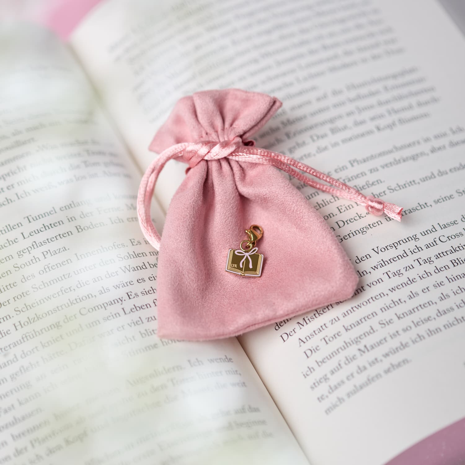LYX Charms: Bow & Book